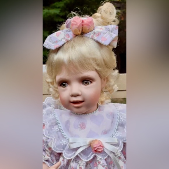 Ashton-Drake Georgetown
Collection Porcelain Doll - Ellie by
Jane Zidjunas - Picture 2 of 12